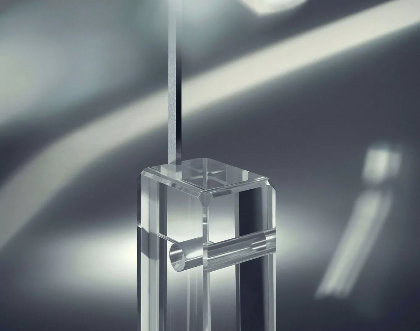 3 1 The Arco K 2022 Limited Edition introduces a novel process, unavailable six decades ago, that illuminates the lamp’s inner structure, guiding the observer’s attention along the crucial arc towards the innovative crystal block. Aside from this enhancement, the cherished Arco lamp retains its timeless design.