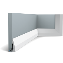 sx159 skirting e29e This simple skirting board has a slight angle and fits any interior. This multifunctional moulding creates a seamless transition betweens walls and doors, windows and even ceilings.